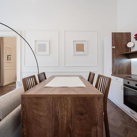 Stylish Apartment In The City Center Budapest Exteriör bild